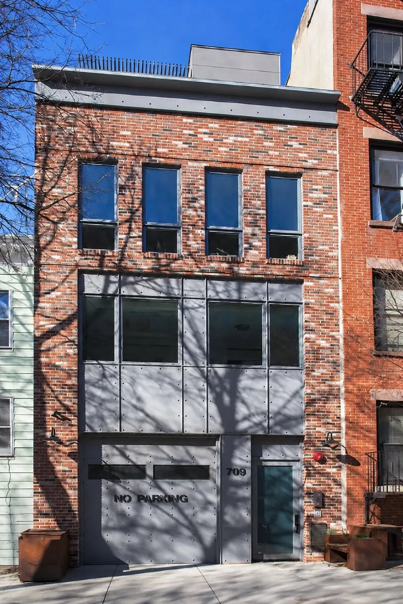 709 Sackett Street — finished facade