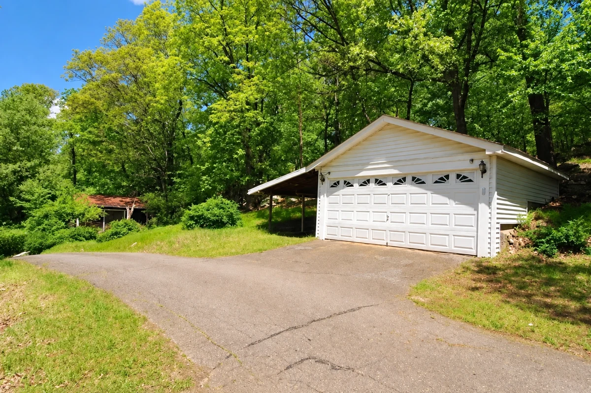 Corten Casa, 34 Byram Bay — the existing garage from the drive